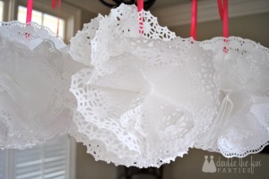 Love the lace doilies.